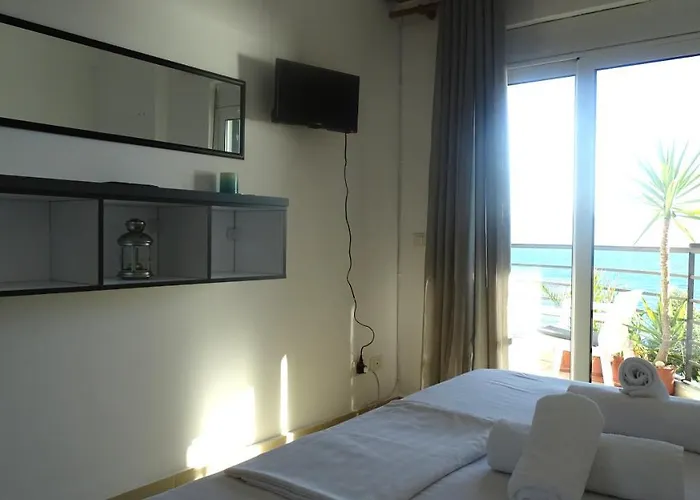 מלון דירות Vista Mare 3*